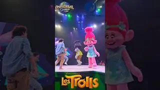 Les #trolls pendant  le #show #dreamworks &agrave; #universalstudiosflorida ! #liveperformance