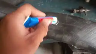 Aprende a parchar la camara de una llanta de #moto 