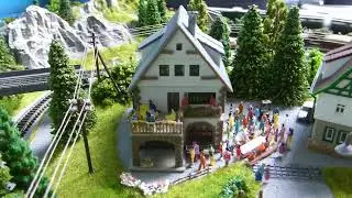 M&auml;rklin Spur Z, Kofferanlage , mit Diorama als Hintergrund