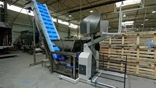 Feeding hopper with conveyor belt system #shorts #bread #flour #dough #pastry #machine