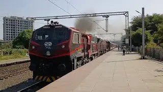 TKD Wdp4B 40013 +TKD Wdp4B 40012 Leading 00240 Mumbai Csmt - Delhi Safradganj Maharaja's Express