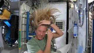 Karen Nyberg Shows How You Wash Hair in Space |International Space Station|