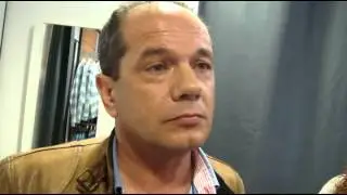 Joaquín Morales reparte leña
