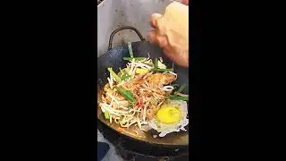 Easy Authentic Pad Thai, но лучше, чем рецепт Джошуа Вайсмана #shorts