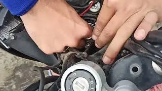 How to change headlight of Bajaj v15 at home ||Bajaj v15||