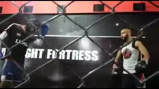 Junaid Hanif sparring Uloomi Karim