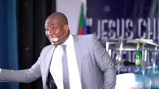 Le service de Dieu/ message de la c&eacute;r&eacute;monie de cons&eacute;cration de pasteur Margot Bassong.