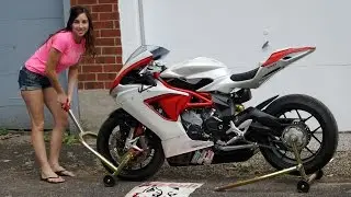 MV Agusta F3 800 Pit Bull stands