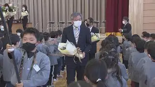 別れの春「先生たちと過ごした時間を忘れません」小学校で離任式　330人退職、1077人異動　福島