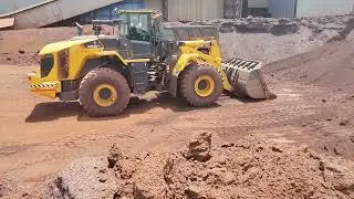 Liugong wheel Loader 886 H Loading in iron