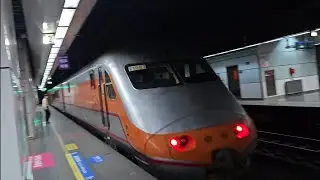 139次七堵發車開往潮州PPE1061單電豬PP電頭+十二節PP車廂+PPE1062單電豬PP電頭PP自強號，和1218次苗栗發車經由山線開往基隆銀綠色微笑號EMU900型十輛一編組EMU945區間車