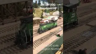 Horn-blowing with a new Athearn HO SW1500 switcher BN #322 in Everett #train #modelrailroad