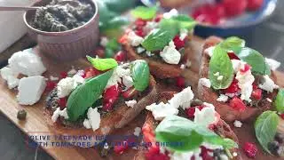 Брускетта с оливковой тапенадой, томатным сыром и раскрошенным сыром