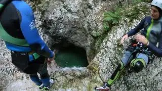 Canyoning - Fratarica, skok do jeskyně