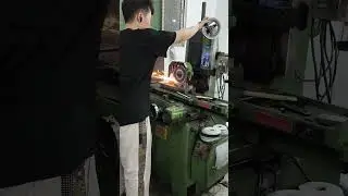Precision in Sparks: Mold Surface Grinding in Action #machine #hlc