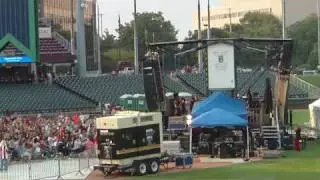 Corbin Bleu Performs RUN IT BACK AGAIN at 5th/3rd Field!!!