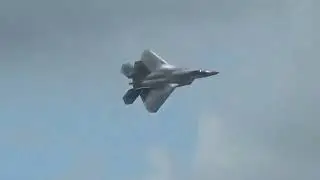 F-22 Raptor Demonstration Team Minimum Radius Turn Dayton Airshow 2023