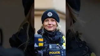 Beautiful Police officer in the Czech Republic❤️#streetphotography