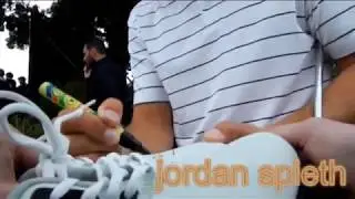 Jordan Spieth signing autographs . . . daylight2nd