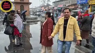 Tourists Enjoy Fresh Snowfall at Lal Chowk in Srinagar