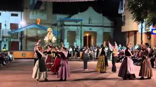 El grupo de Moixent y de Fontanars ofrecen a la Madre de los Desamparados lo mejor de nuestras danza