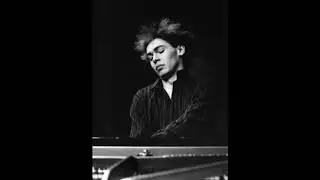 Ivo Pogorelich plyas Chopin Prelude in B flat minor Op. 28 No. 16 - Live 1988