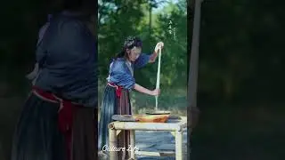 Intangible cultural heritage craftsmanship, the art of silk thread wrapping