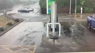 Lucky driver crashes car into bp garage / Macdonald's on the A20 at Sidcup/swanley