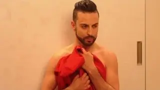 Anthony Peth, il bel sardo che si spoglia per il 