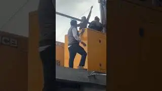 2 jcb generator unloading with ace hydra crane 30 fit