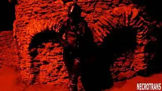 Немецкая панорамная маска противогаза и кожаный костюм. German panoramic gas mask and leather suit