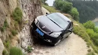 When Two Cars Meet, This Is How Experienced Drivers Handle The Situation.