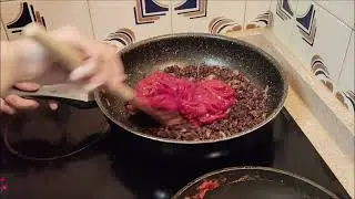 EMPANADA DE MORCILLA DE BURGOS CON PIMIENTOS DEL PIQUILLO  una delicia