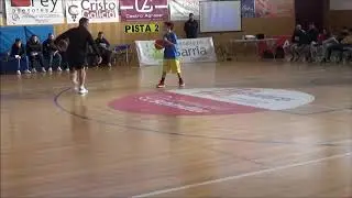 Clinic. Antonio Pérez - El niño y el balón