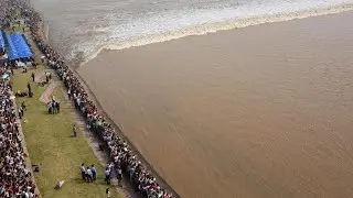 Live: Witnessing impressive annual tidal bore on E China's Qiantang River