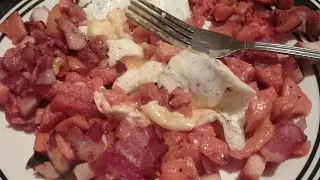 САМОЕ ВКУСНОЕ Одна сковорода, три любимых блюда: хаш из батата, бекон и курица
