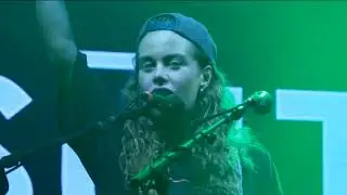 Tremendous introduction Tash Sultana performing Jungle mp4