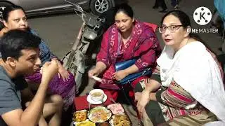 Ajj family k sth gaye street food try krny #dhoraji #memon