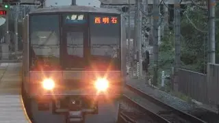 Электропоезда на станции Симамото линии JR Киото. JR京都線 島本駅の電車。