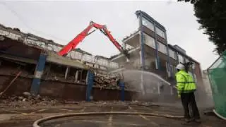 Demolition in London! | Diggers and Dozers HD