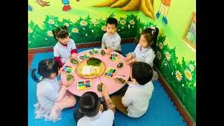 Các bé lớp MG 5TA2 làm con Sâu bằng đất nặn 