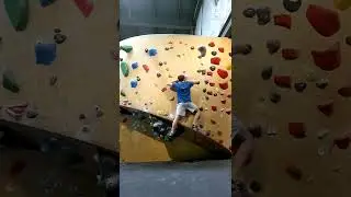 Hard double Gaston to catch V5 / 6c