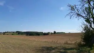 Club Aero Passion - La piste cot&eacute; route et parking.