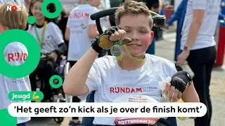 Fedde doet in zijn rolstoel mee aan marathon
