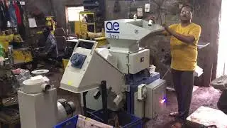 Liquid filled bottles shredder with liquid separator