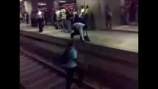 Salvajismo en ferrocarril Charallave - Caracas, Estaci&oacute;n Sim&oacute;n Bol&iacute;var