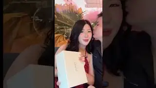 Tặng qu&agrave; Valentine cho Ẻm #vlog #food #vbloger #vlogs #buffet #vlogger #foodreview #vlogging #xh
