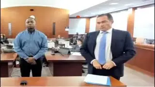 Подсудимая обвиняет косметику в нарушении правил употребления алкоголя &ndash; судья Флейшер ей не верит.