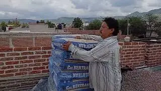 Como empezar a pegar ladrillo rojo y poner los hilos 