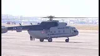 BJP Leaders Grand Welcome To PM Modi At Begumpet Airport | Hyderabad Metro Launch CM KCR